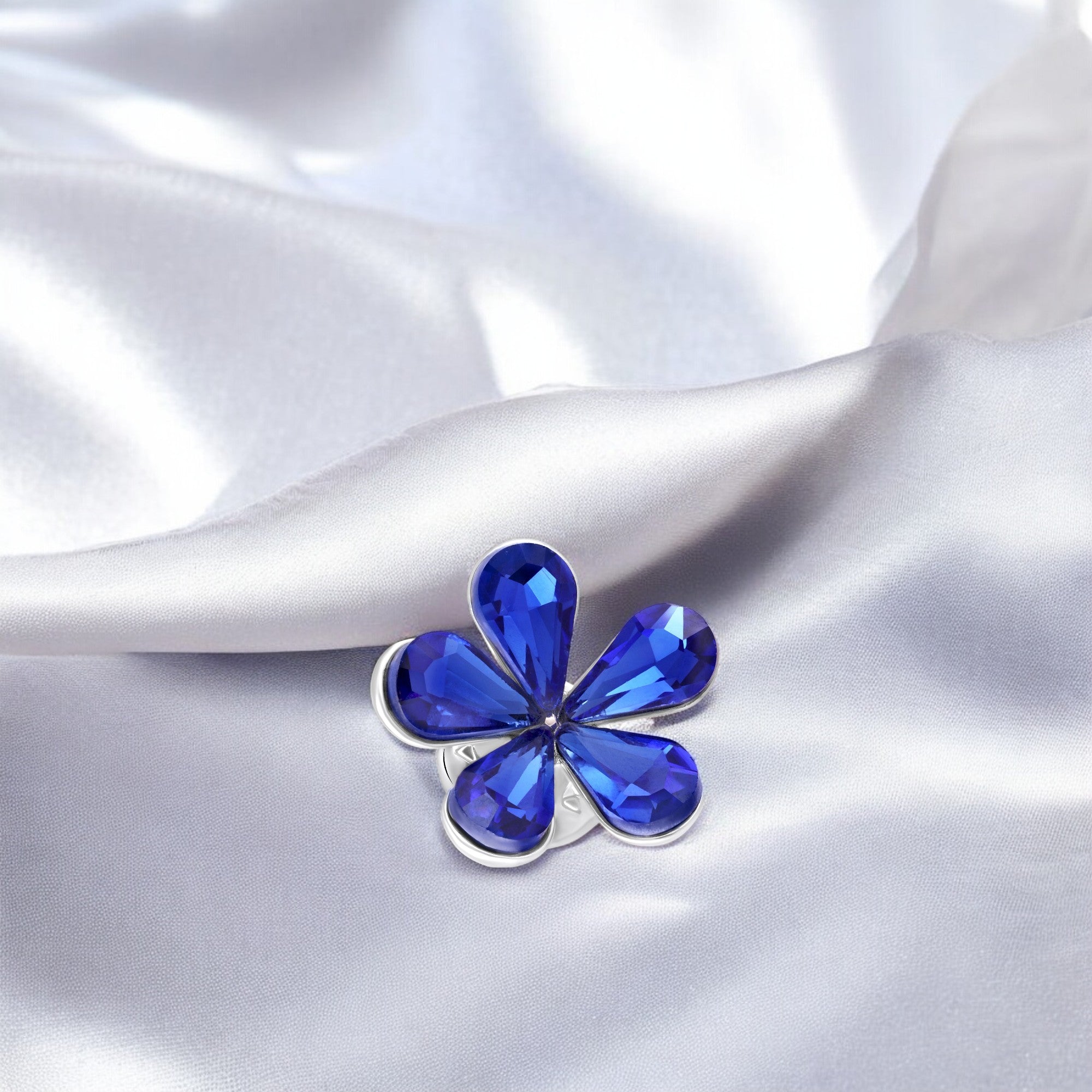 5 White Petals Floral Brooch