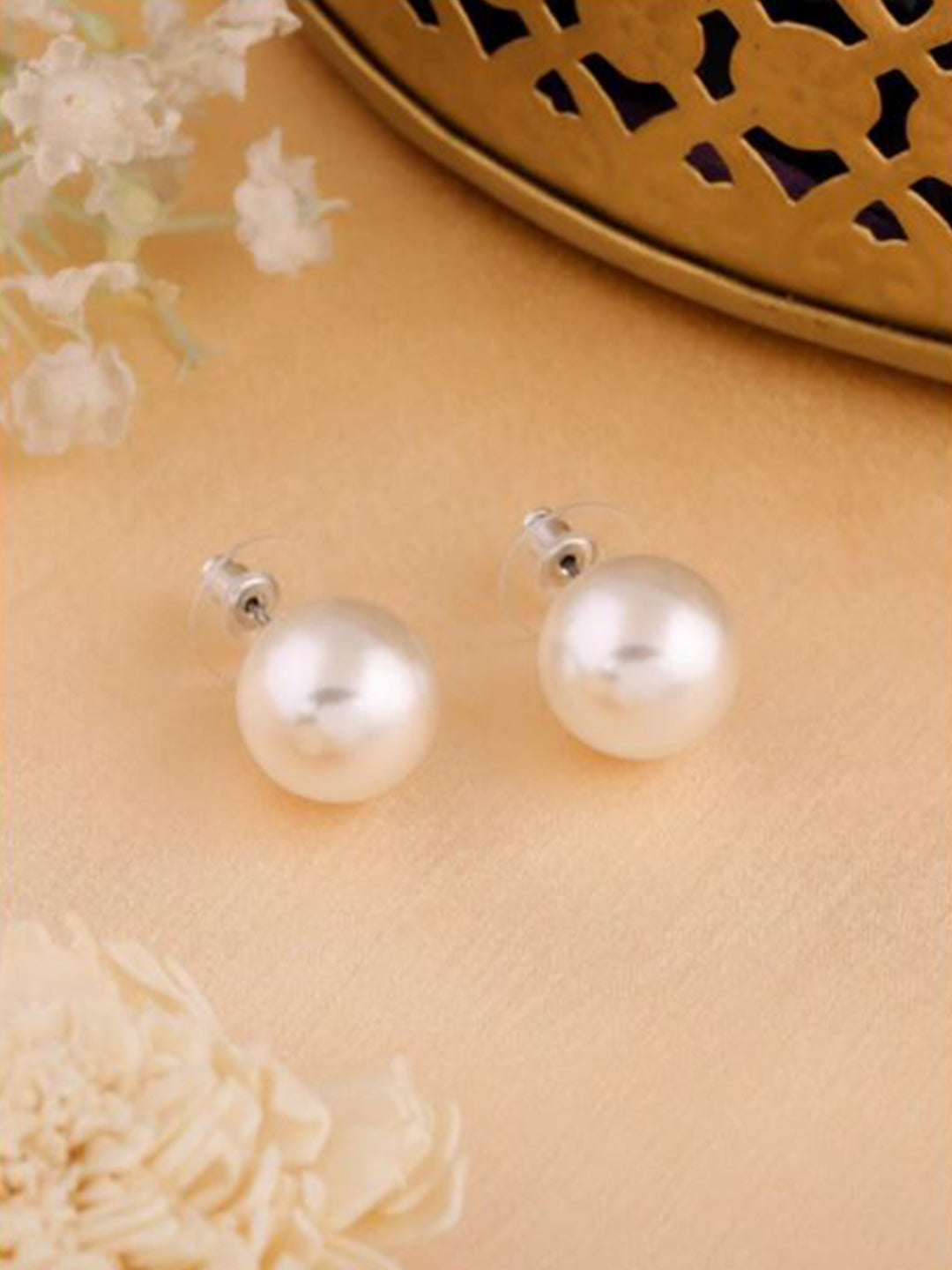 Classic Artifical Pearl White Ear Studs
