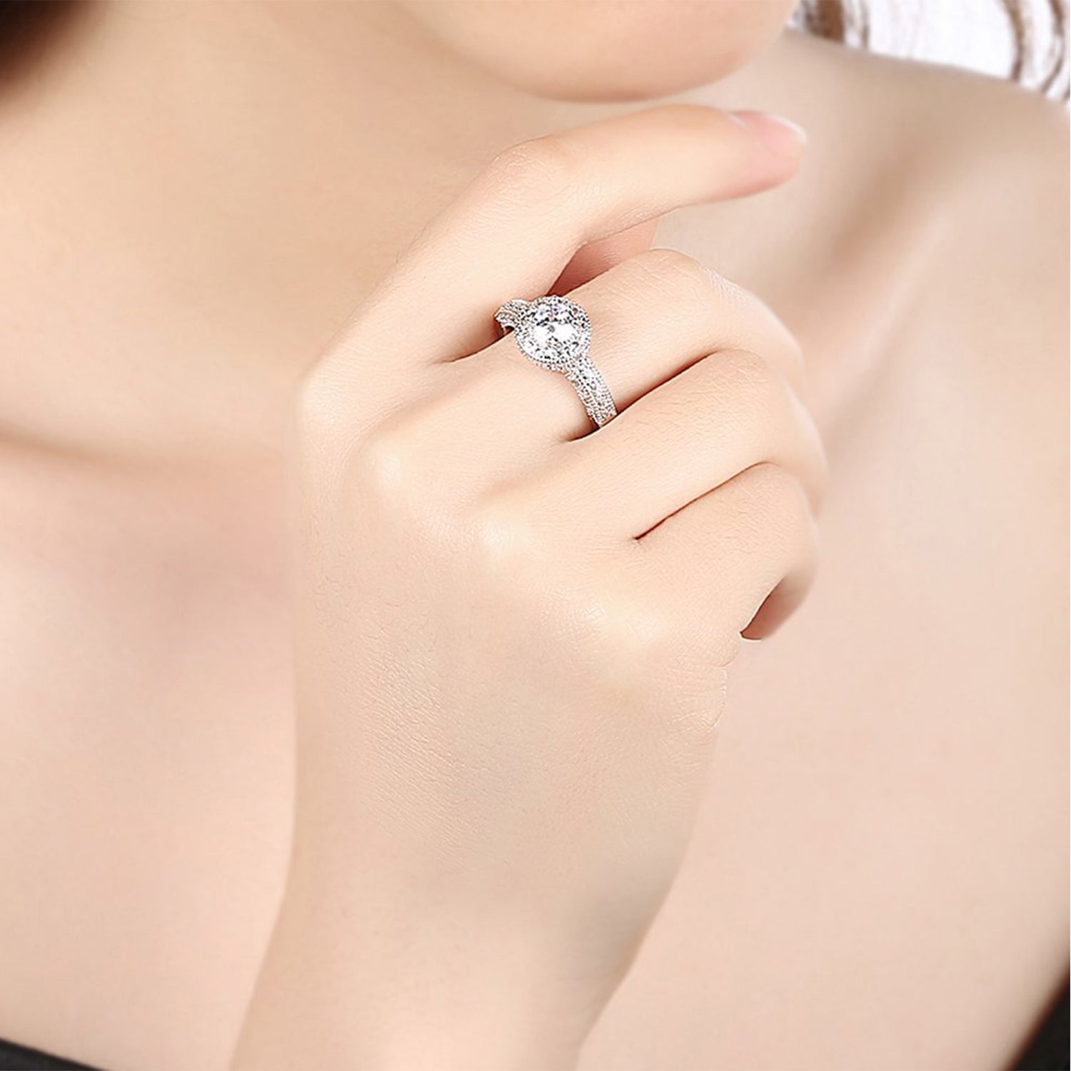 Elegant Cubic Zirconia Solitaire Royal Queen Designer Ring