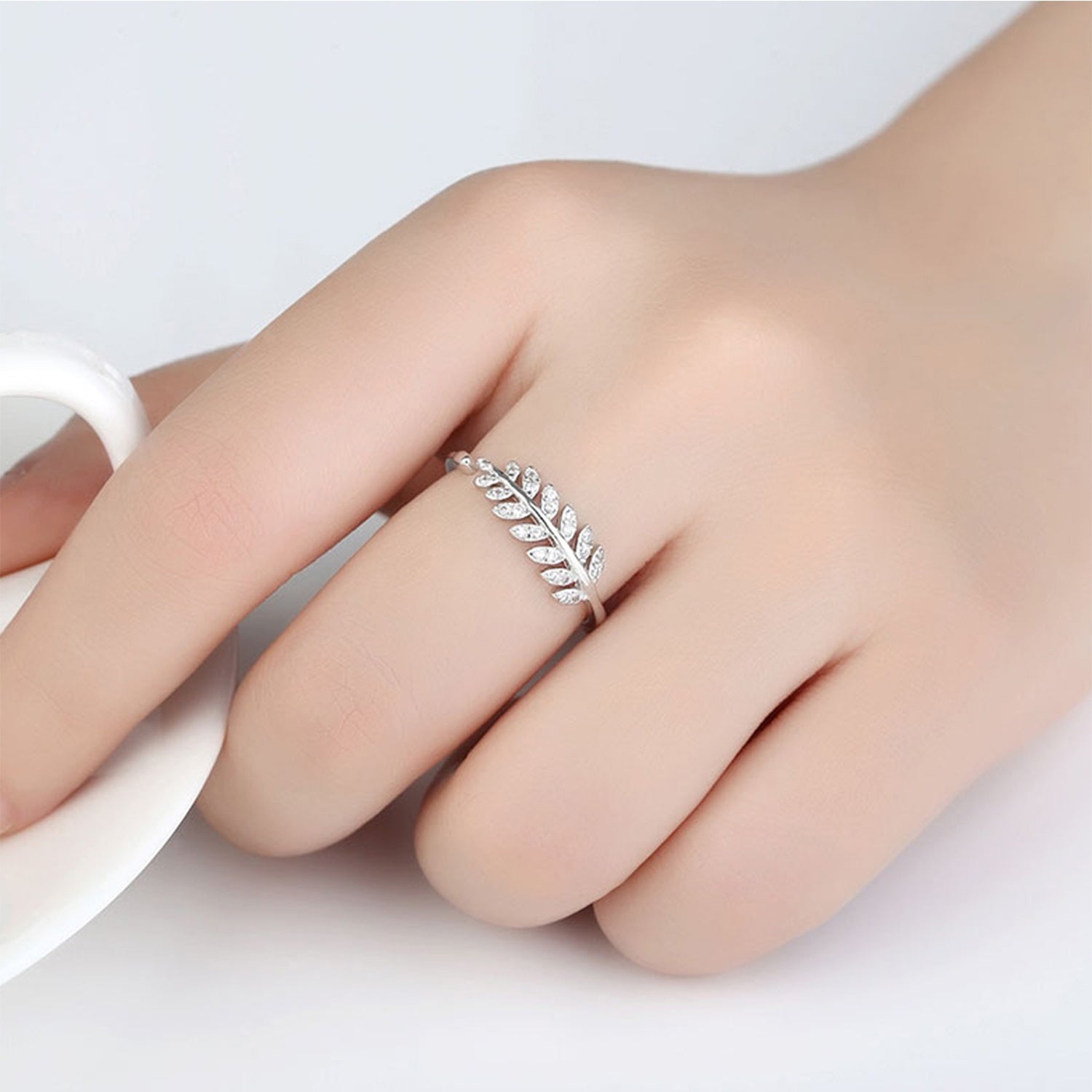 Valentine Gift Cute Leafy Adjustable Crystal Finger Ring with Rose Box