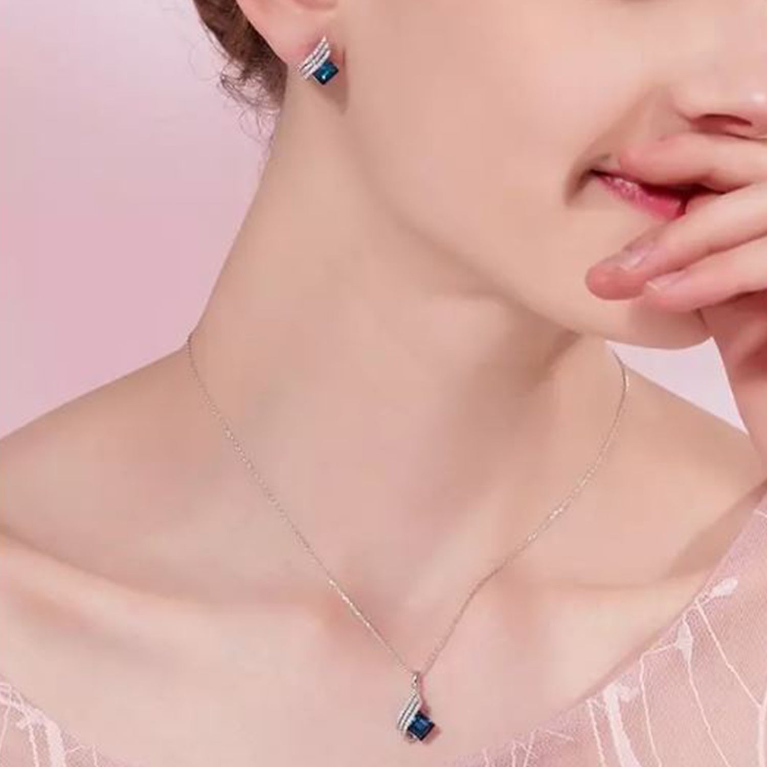 Shining Angel Wings Pink and White Crystal Pendant Necklace Earrings Set