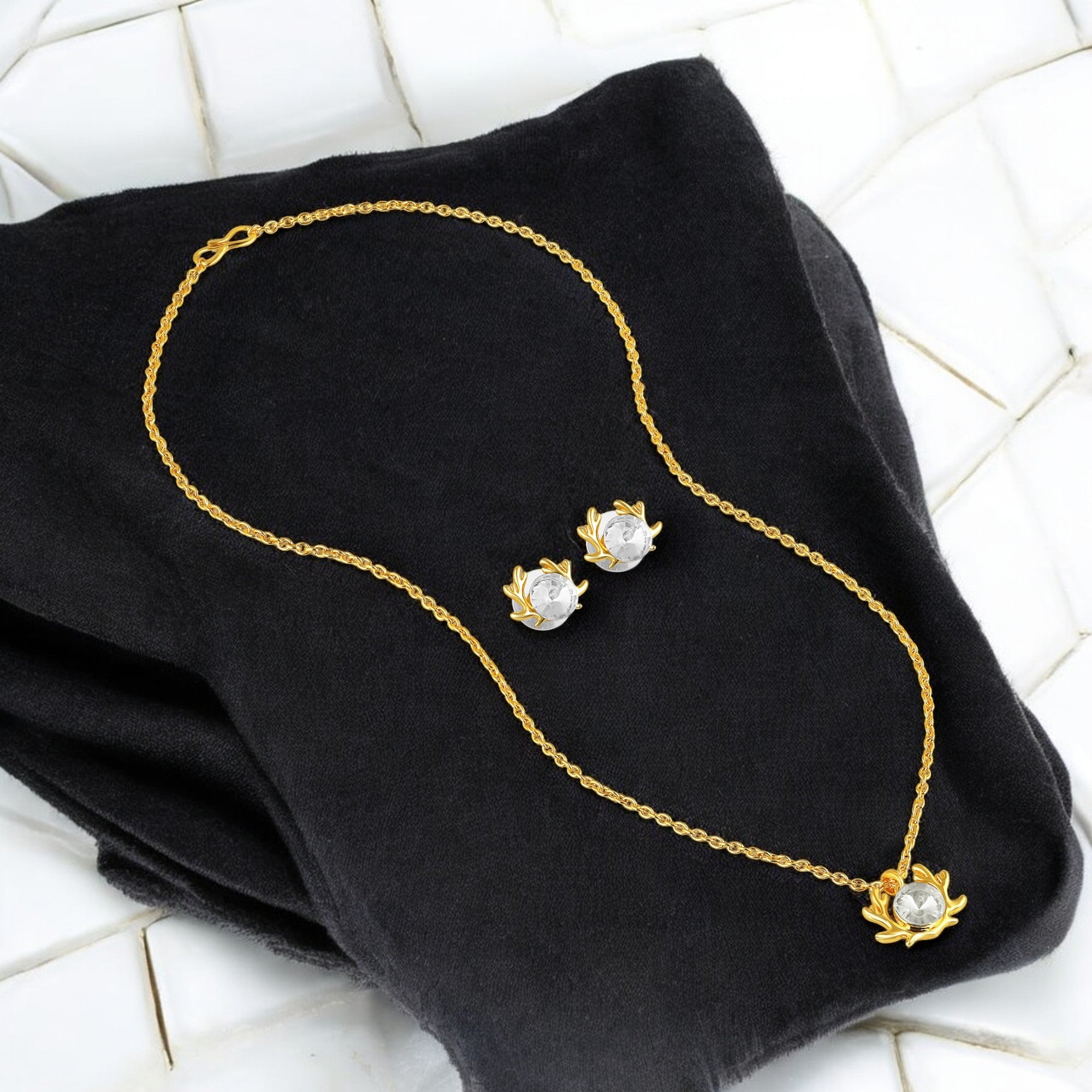 Reindeer-Shaped Necklace Pendant Set