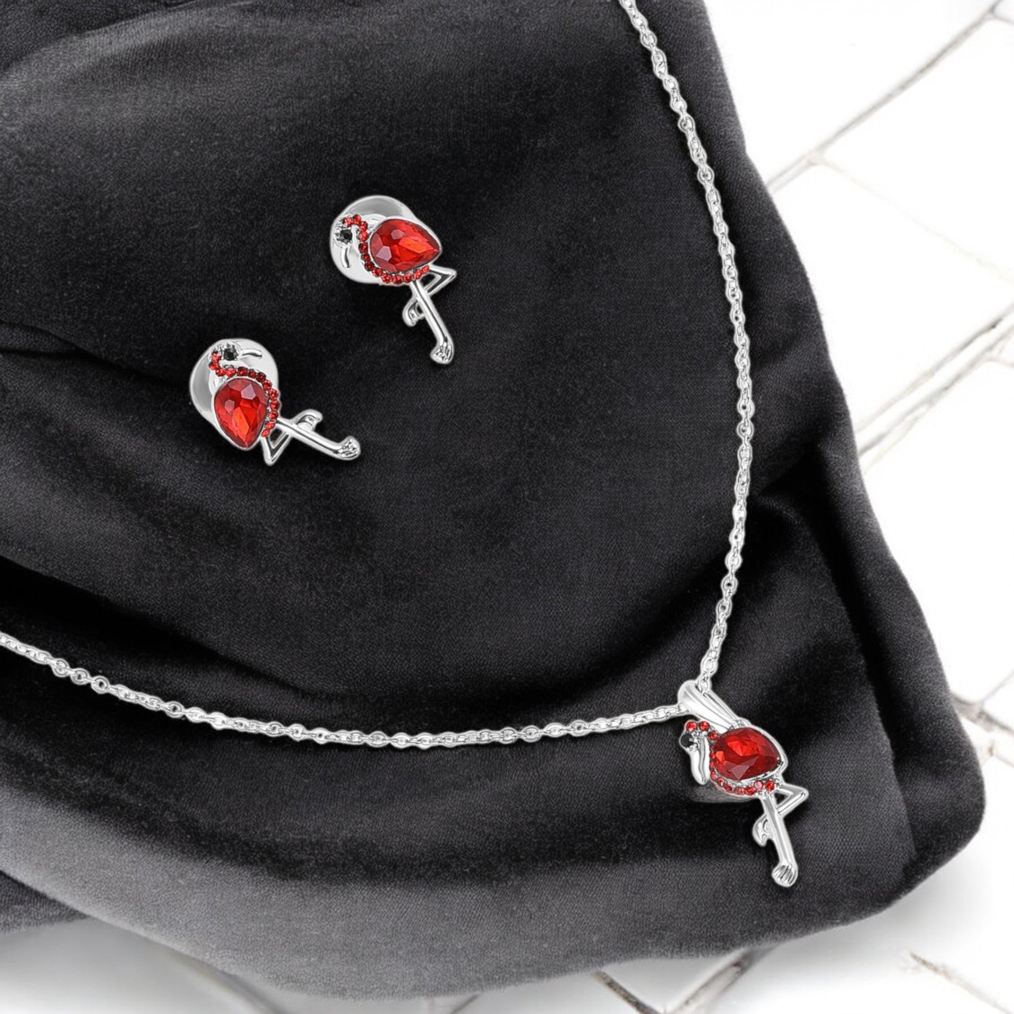 Trendy Swan-Shaped Red Pendant Set