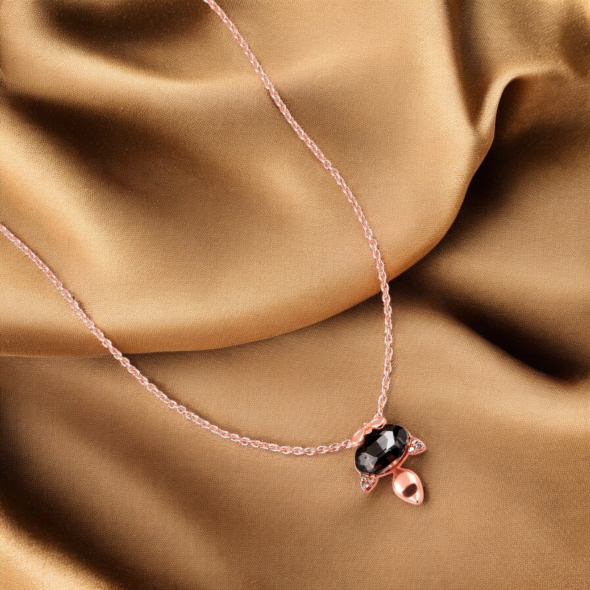 Simple and Elegant Tortoise-Style Pendant Chain