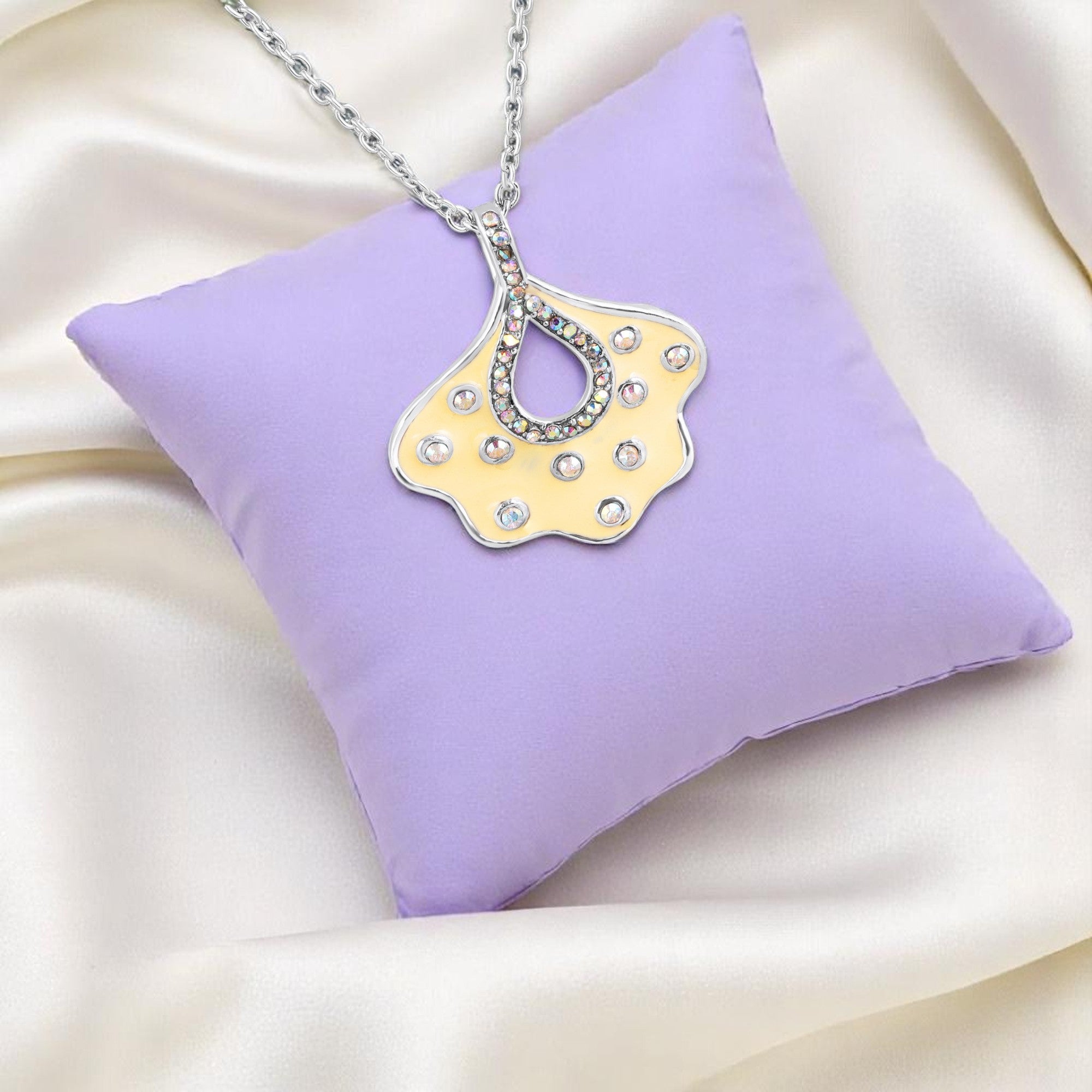 Green Meenakari Work Floral-Fan Shape Pendant