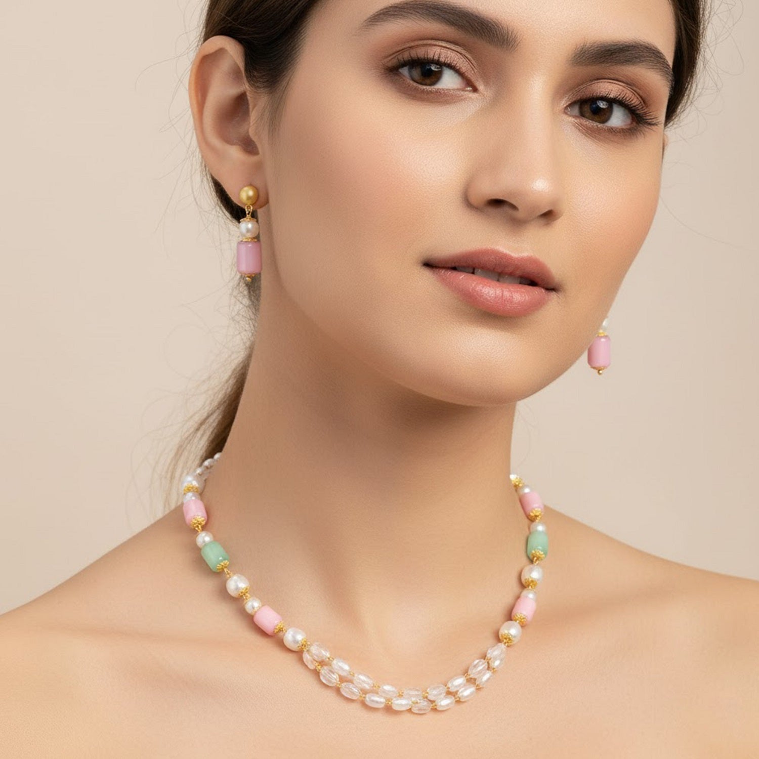 Delicate Necklace Set with Artificial Beads