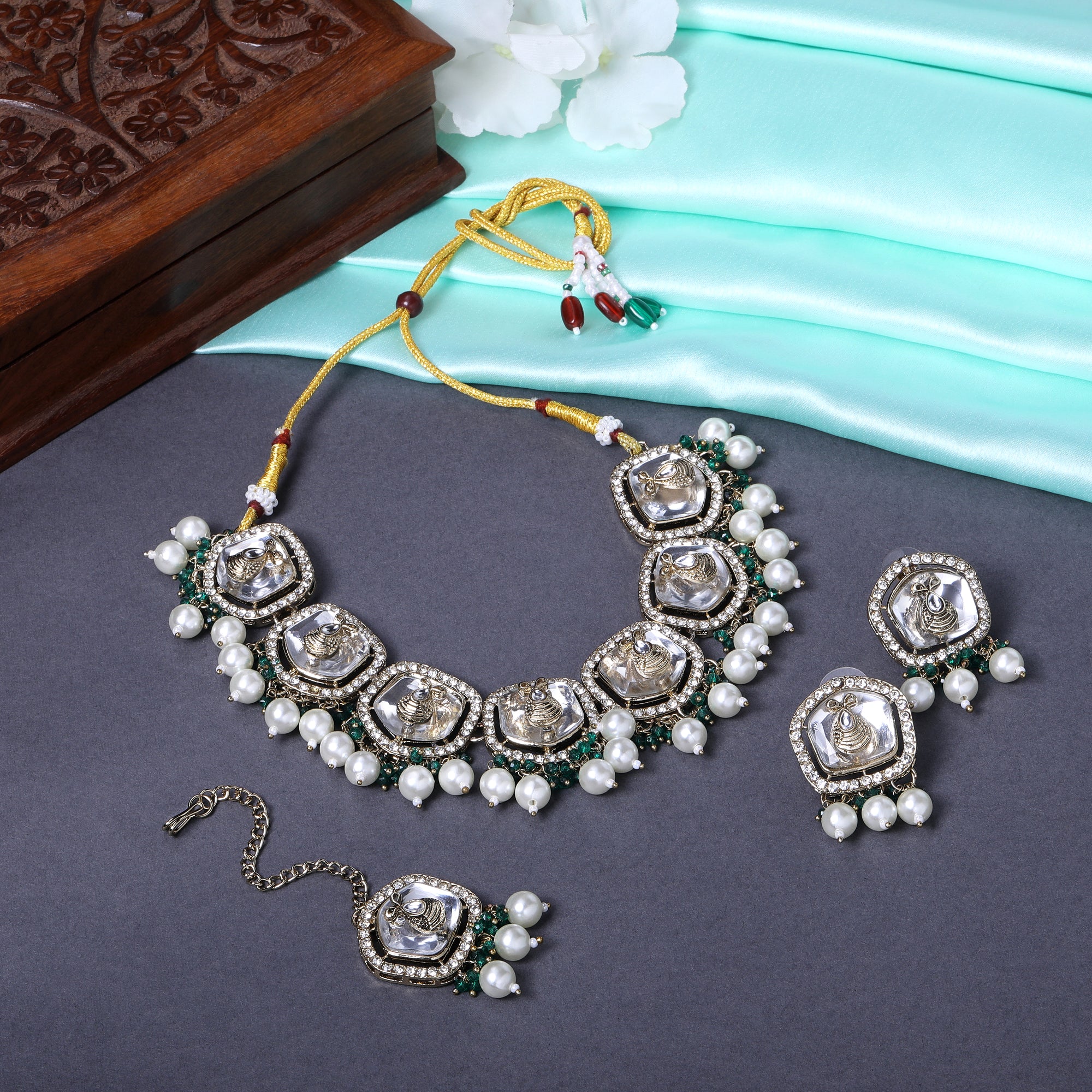Wedding Wear Traditional Kundan Necklace Set with Mang Tikka