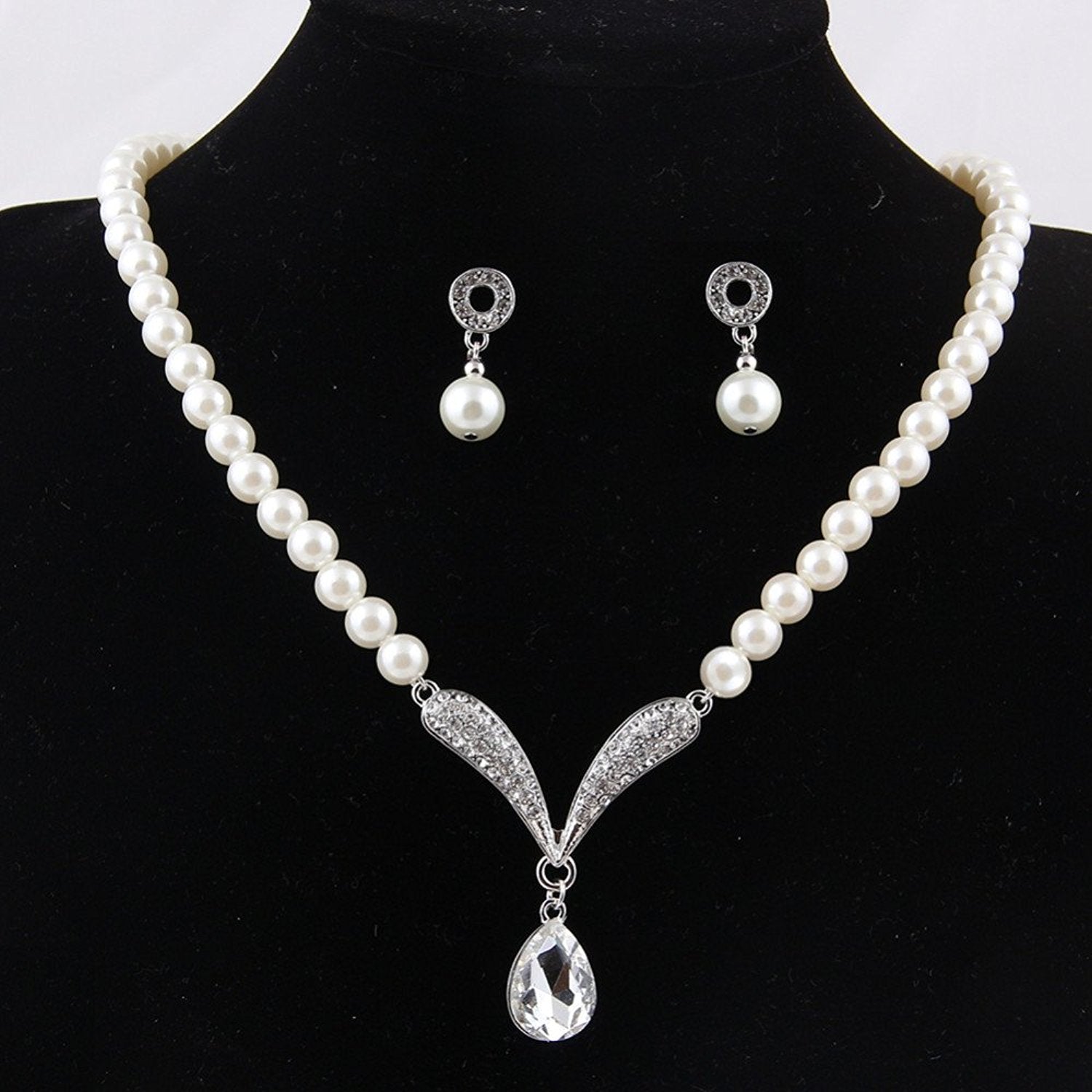 Mesmerising Pearl Necklace set