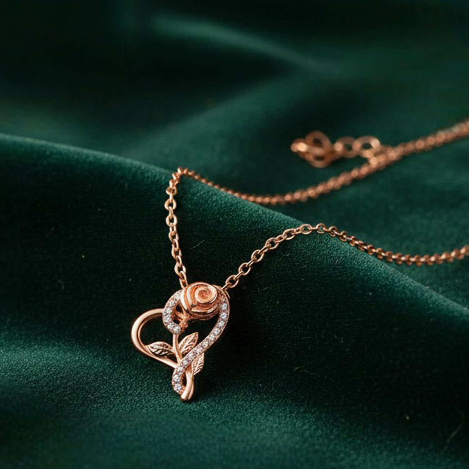 Rose & Heart Shaped Sparkling White Crystals Pendant