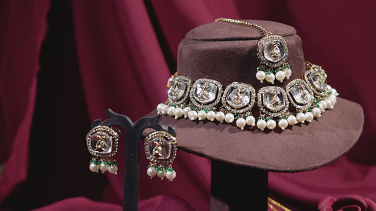 Wedding Wear Traditional Kundan Necklace Set with Mang Tikka