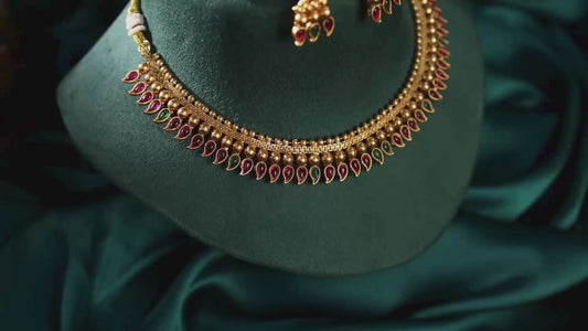 Traditional gold-plated kundan necklace set with earrings